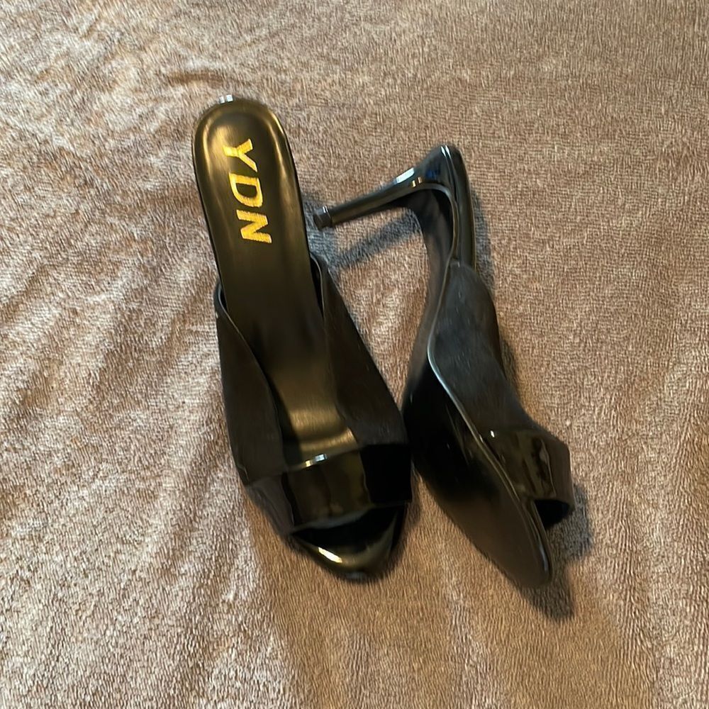 YDN Slip On Sandals - Picture 4 of 6
